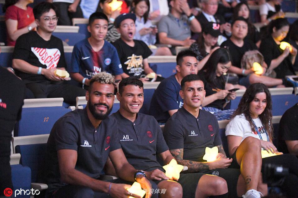 2025年10月27日 18:59:41懂球帝                 在昨天凌晨進(jìn)行的英超第9輪比賽中，布萊頓客場(chǎng)2-4不敵曼聯(lián)，其中米爾納在第92分鐘助攻18歲小將哈拉蘭博斯-科斯圖拉斯破
