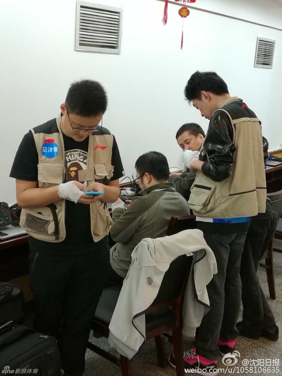 曼晚：盡管輸給了布倫特福德，但曼聯(lián)第二天照常進行了開放日活動
