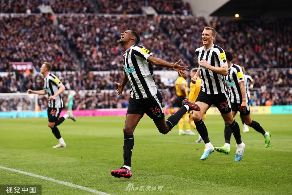 [流言板]狀態(tài)出色！比爾單臂劈扣&底角三分連得5分，太陽領(lǐng)先19分