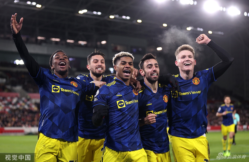 直播吧10月10日訊 今天，錫安在訓練結(jié)束后接受了采訪。談及重返賽場，錫安表示：“能穿上NBA球衣、成為鵜鶘隊的一員，永遠是一種榮幸，這里就是我的大本營。無論外界有何聲音，這里都是我的家，是我扎根的地
