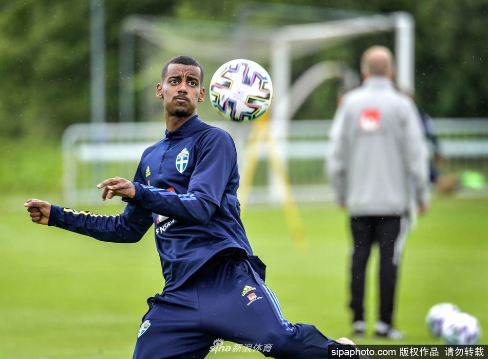 GIF-VJ-埃奇庫姆戰(zhàn)斧炸扣
