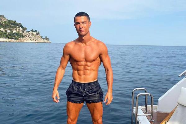 約等于官宣？林葳身穿俄勒岡大學隊服&上腳科比4 和隊友一起爬山