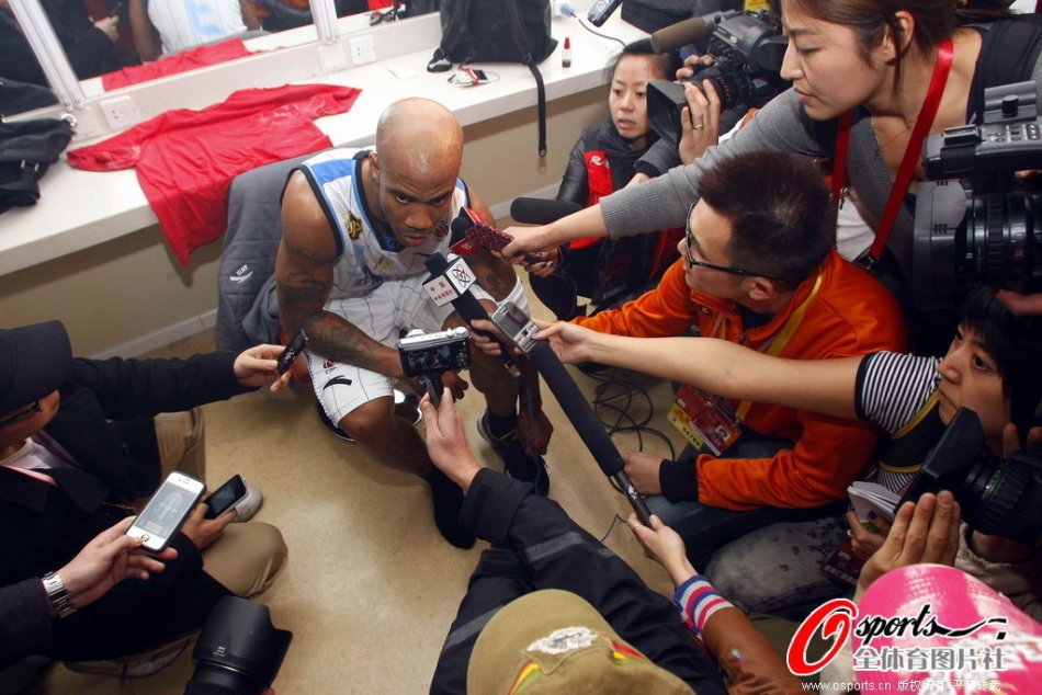 歐錦賽官推曬16強(qiáng)戰(zhàn)球員高光：東契奇42+10 字母37+10 波津34+19