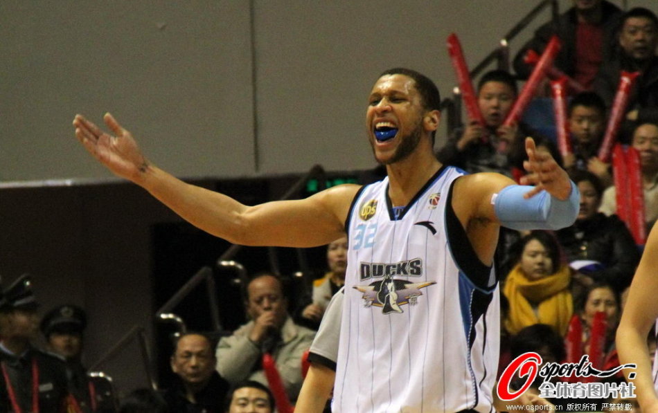 海港即將推出“青春代鹽”毛巾，印著代表鹽城出戰(zhàn)的兩名小將