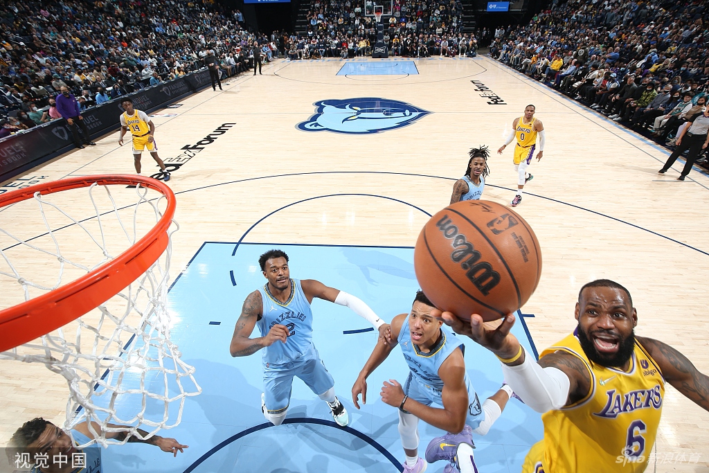 可莉作為火系主C在火本中確實(shí)會(huì)遇到屬性克制問題，但只要掌握技巧和合理配隊(duì)，依然能高效通關(guān)。關(guān)鍵在于利用元素反應(yīng)和隊(duì)友配合來彌補(bǔ)火屬性輸出的劣勢(shì)。建議優(yōu)先培養(yǎng)可莉的重?fù)艉驮乇l(fā)技能，搭配冰系或水系隊(duì)友