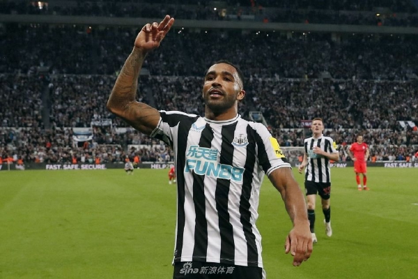 太陽報：森林老板和貝尼特斯一起看奧林匹亞科斯vs阿森納的比賽