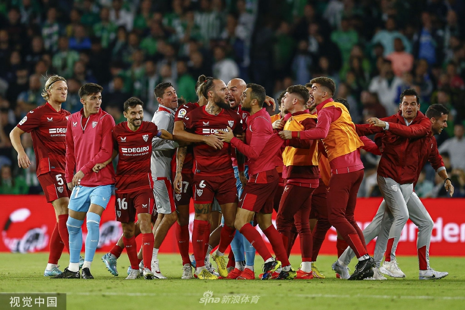 24直播網(wǎng)9月17日訊 北京時間9月17日18:00，亞冠精英聯(lián)賽東亞區(qū)第1輪，成都蓉城做客蔚山文殊體育場挑戰(zhàn)蔚山HD。上半場，羅慕洛開場打門偏出，周定洋推射稍稍偏出，德爾加多勁射破門；下半場，蹇韜多