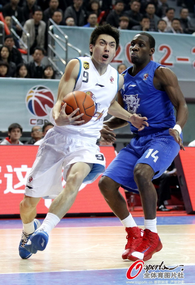 今天咱們來聊聊怎么搞定洛克王國里那個讓人頭疼的上古龍王夏奈！這貨可是龍系BOSS里的狠角色，一招