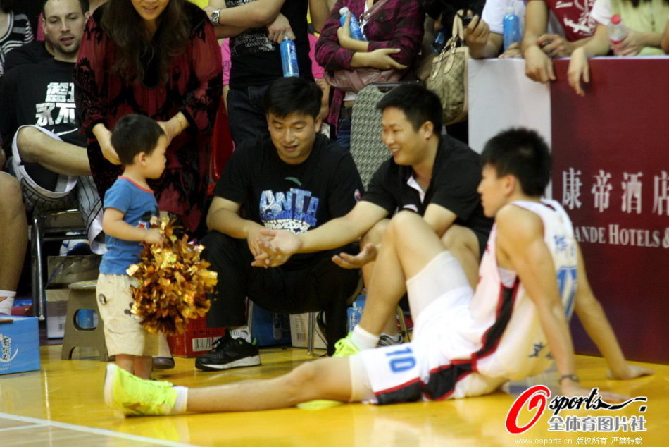 還得適應(yīng)！利物浦雙標(biāo)王1.25億維爾茨11場0球 1.45億伊薩克7場1球